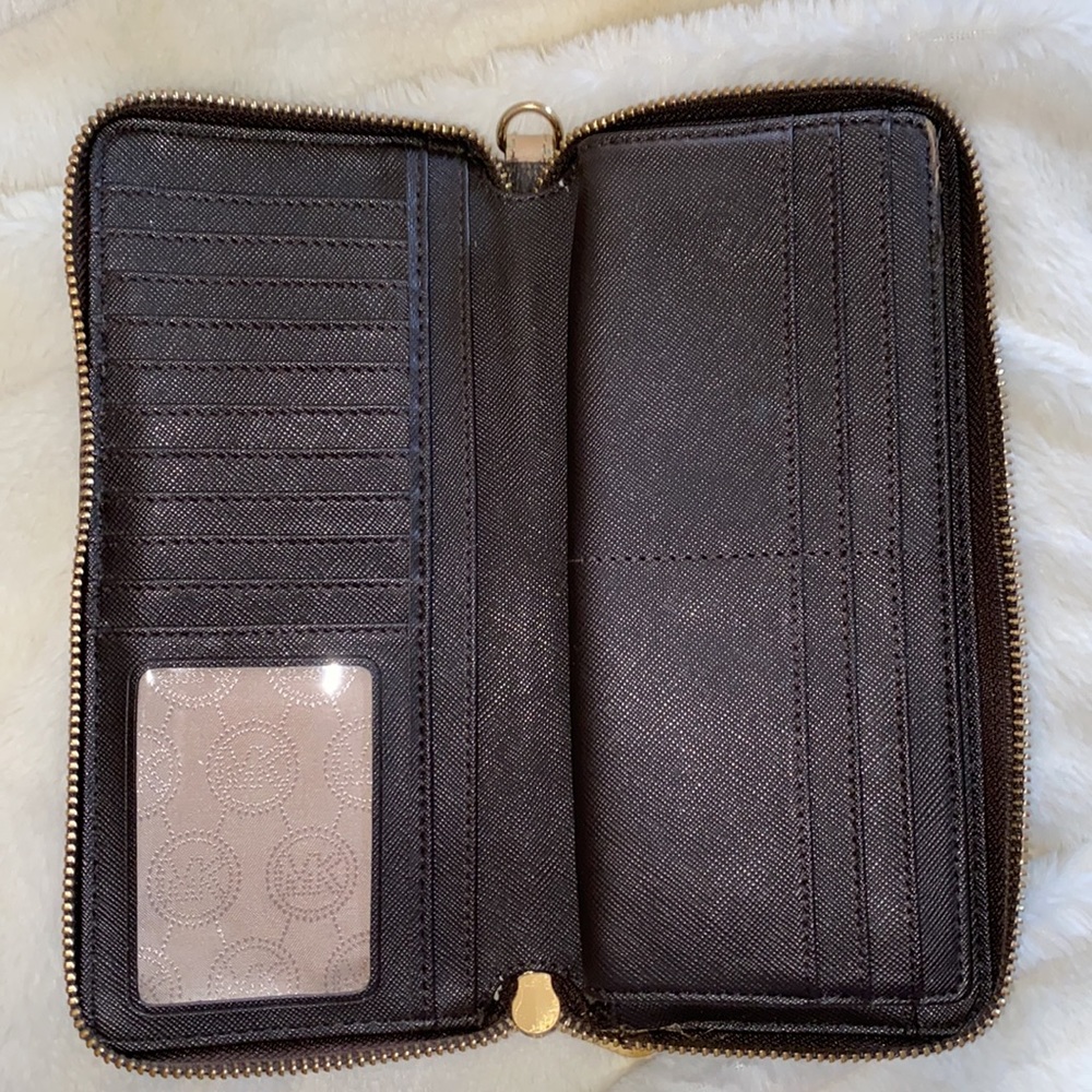 MK Wallet - Picture 5 of 8